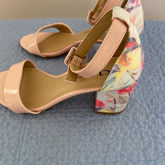 Chinese Laundry Pink Floral Block Heels - Picture 1 of 8